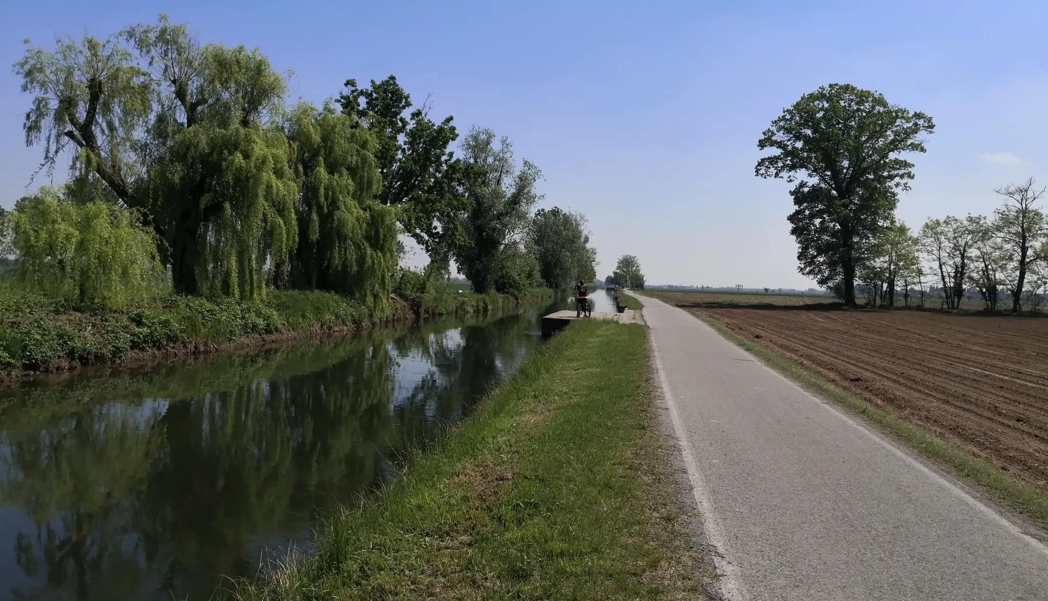 immagine di copertina della pagina: Giro ad anello sul Naviglio in direzione dell'Abbazia di Morimondo